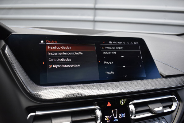 BMW 1 Serie M135i xDrive 306pk | Pano | Harman/Kardon | Head-Up | 19'' Wielen | Stuur + Stoelverwarming |