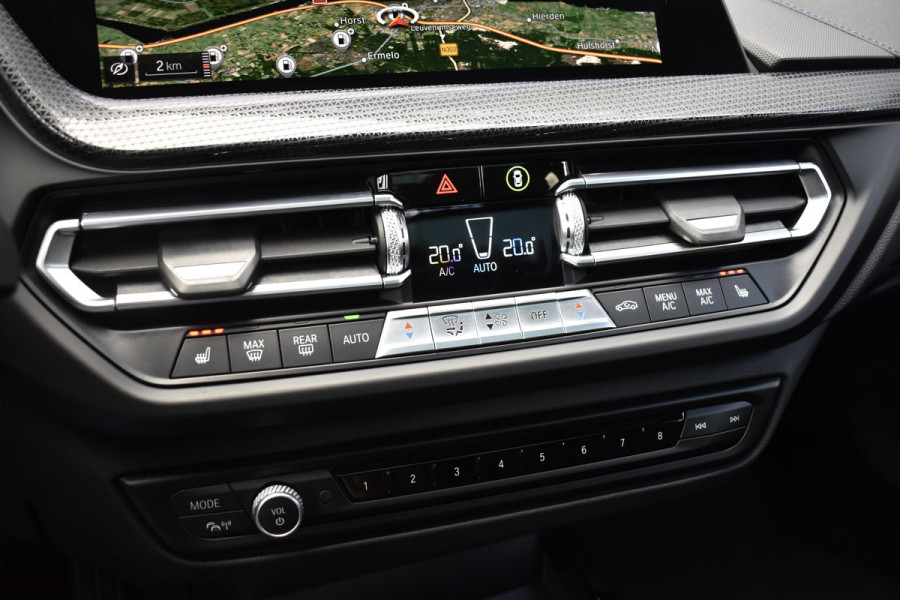 BMW 1 Serie M135i xDrive 306pk | Pano | Harman/Kardon | Head-Up | 19'' Wielen | Stuur + Stoelverwarming |