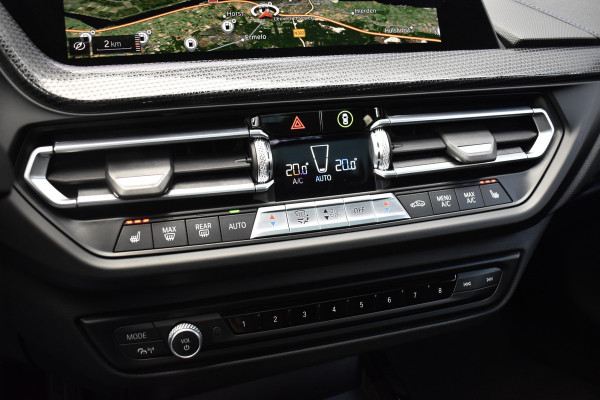 BMW 1 Serie M135i xDrive 306pk | Pano | Harman/Kardon | Head-Up | 19'' Wielen | Stuur + Stoelverwarming |
