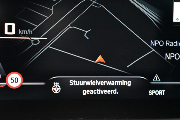 BMW 1 Serie M135i xDrive 306pk | Pano | Harman/Kardon | Head-Up | 19'' Wielen | Stuur + Stoelverwarming |