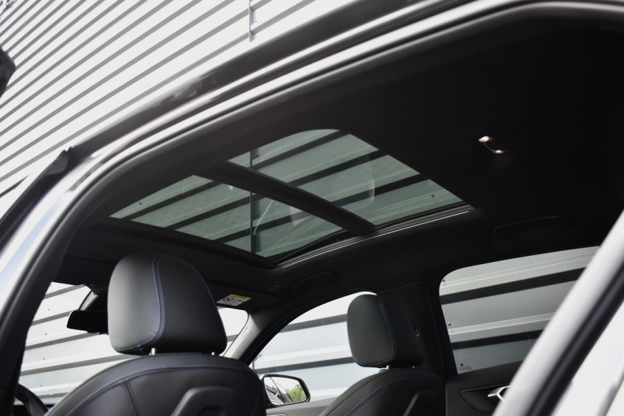 BMW 1 Serie M135i xDrive 306pk | Pano | Harman/Kardon | Head-Up | 19'' Wielen | Stuur + Stoelverwarming |
