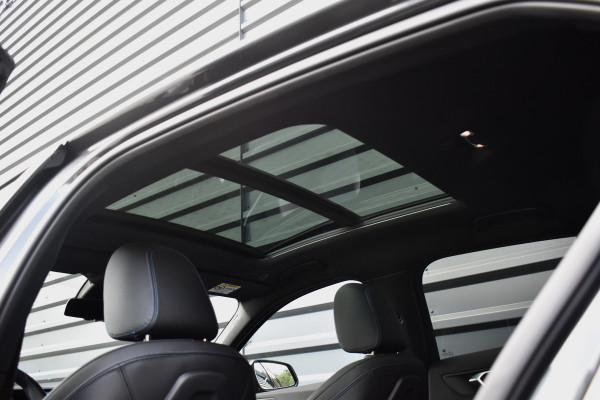 BMW 1 Serie M135i xDrive 306pk | Pano | Harman/Kardon | Head-Up | 19'' Wielen | Stuur + Stoelverwarming |