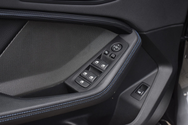 BMW 1 Serie M135i xDrive 306pk | Pano | Harman/Kardon | Head-Up | 19'' Wielen | Stuur + Stoelverwarming |