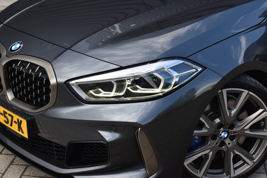 BMW 1 Serie M135i xDrive 306pk | Pano | Harman/Kardon | Head-Up | 19'' Wielen | Stuur + Stoelverwarming |