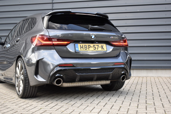 BMW 1 Serie M135i xDrive 306pk | Pano | Harman/Kardon | Head-Up | 19'' Wielen | Stuur + Stoelverwarming |