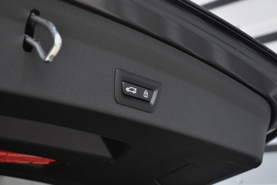 BMW 1 Serie M135i xDrive 306pk | Pano | Harman/Kardon | Head-Up | 19'' Wielen | Stuur + Stoelverwarming |