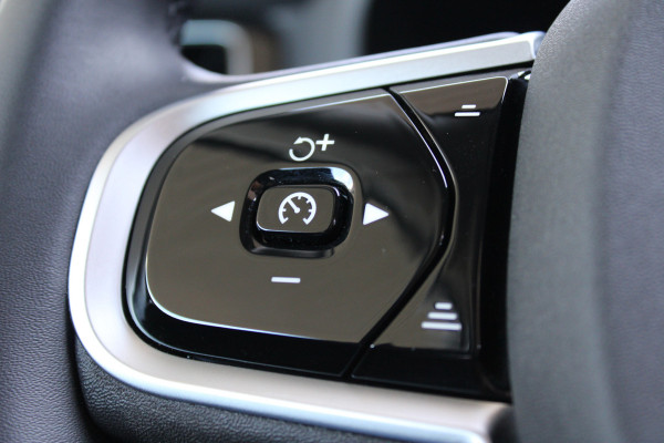 Volvo XC60 2.0 T8 Ultra Bright | Luchtvering | Massage | H/K | Head-Up