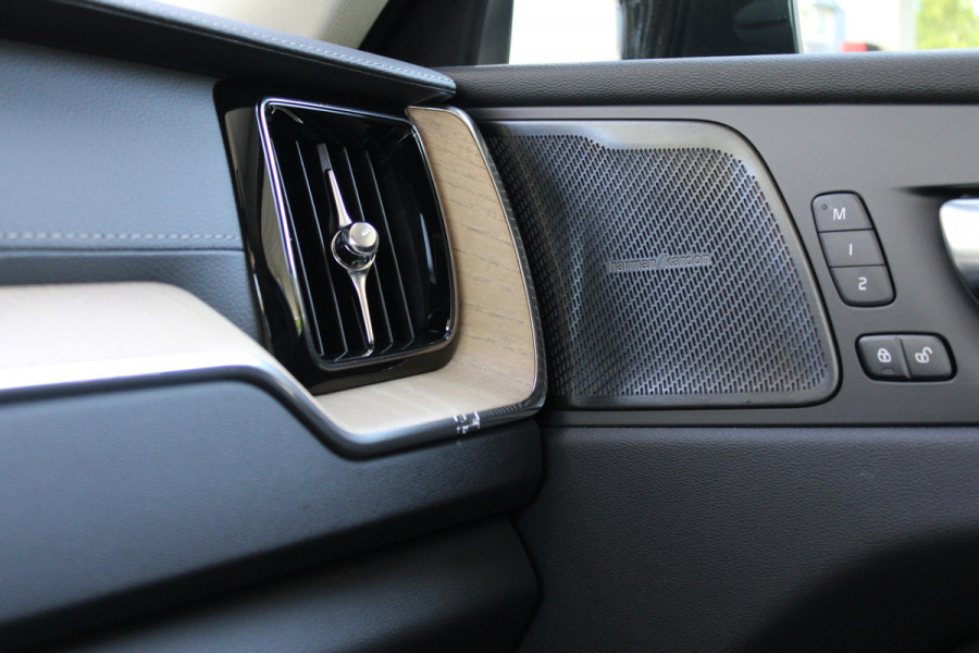 Volvo XC60 2.0 T8 Ultra Bright | Luchtvering | Massage | H/K | Head-Up