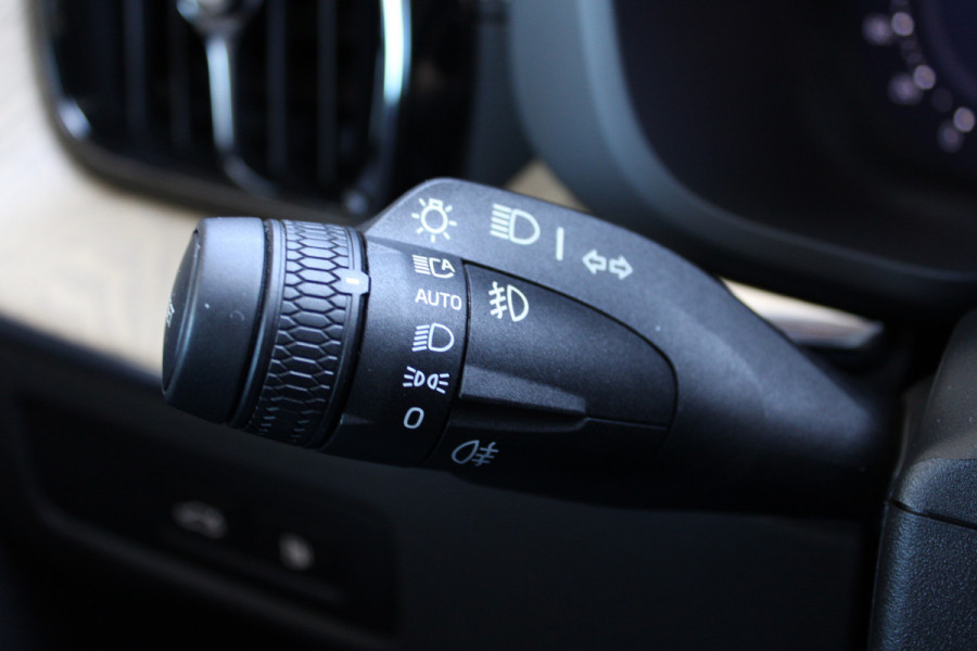Volvo XC60 2.0 T8 Ultra Bright | Luchtvering | Massage | H/K | Head-Up