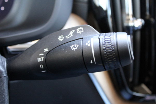 Volvo XC60 2.0 T8 Ultra Bright | Luchtvering | Massage | H/K | Head-Up