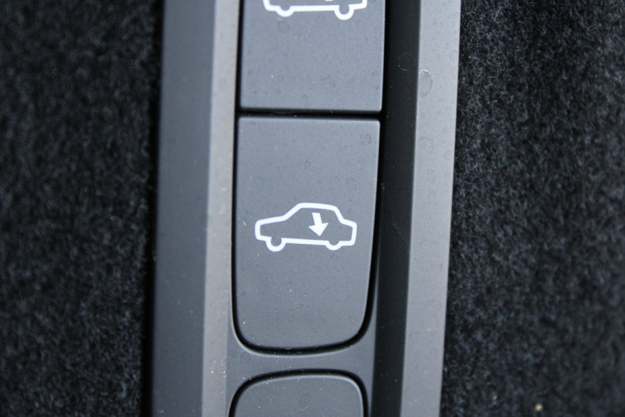 Volvo XC60 2.0 T8 Ultra Bright | Luchtvering | Massage | H/K | Head-Up