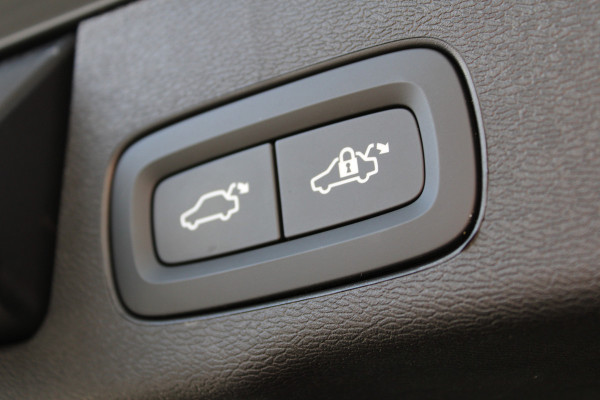 Volvo XC60 2.0 T8 Ultra Bright | Luchtvering | Massage | H/K | Head-Up