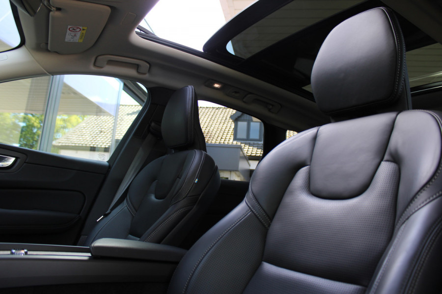 Volvo XC60 2.0 T8 Ultra Bright | Luchtvering | Massage | H/K | Head-Up