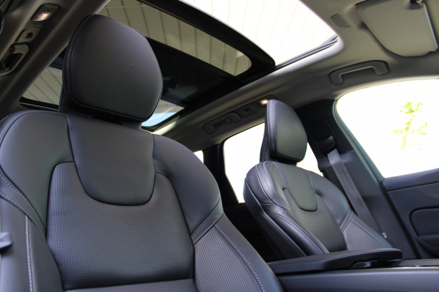 Volvo XC60 2.0 T8 Ultra Bright | Luchtvering | Massage | H/K | Head-Up