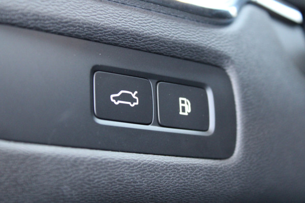 Volvo XC60 2.0 T8 Ultra Bright | Luchtvering | Massage | H/K | Head-Up