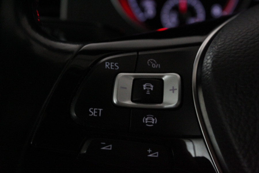 Volkswagen Golf Sportsvan 1.0 TSI Highline > Camera/All season banden/Goed onderhouden!