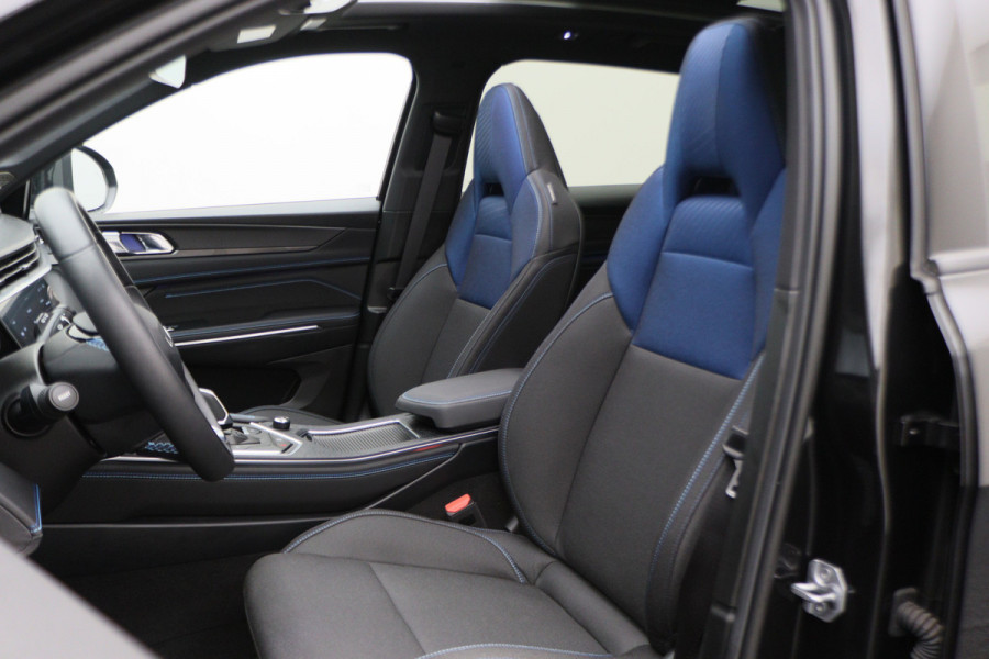 Lynk & Co 01 1.5 360° Camera, Panoramadak, Apple Carplay, ACC, Keyless, Zwarte hemel,, LED, 20''