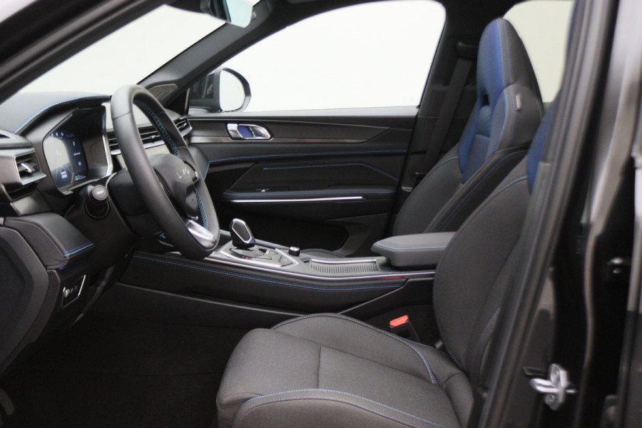 Lynk & Co 01 1.5 360° Camera, Panoramadak, Apple Carplay, ACC, Keyless, Zwarte hemel,, LED, 20''