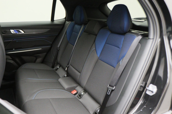 Lynk & Co 01 1.5 360° Camera, Panoramadak, Apple Carplay, ACC, Keyless, Zwarte hemel,, LED, 20''