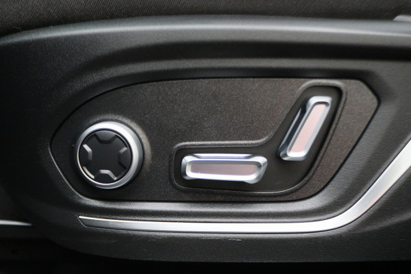 Lynk & Co 01 1.5 360° Camera, Panoramadak, Apple Carplay, ACC, Keyless, Zwarte hemel,, LED, 20''