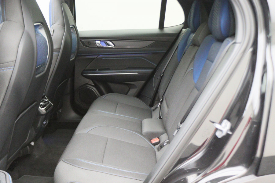 Lynk & Co 01 1.5 360° Camera, Panoramadak, Apple Carplay, ACC, Keyless, Zwarte hemel,, LED, 20''