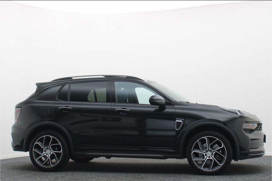 Lynk & Co 01 1.5 360° Camera, Panoramadak, Apple Carplay, ACC, Keyless, Zwarte hemel,, LED, 20''