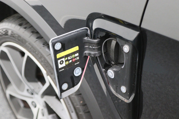 Lynk & Co 01 1.5 360° Camera, Panoramadak, Apple Carplay, ACC, Keyless, Zwarte hemel,, LED, 20''