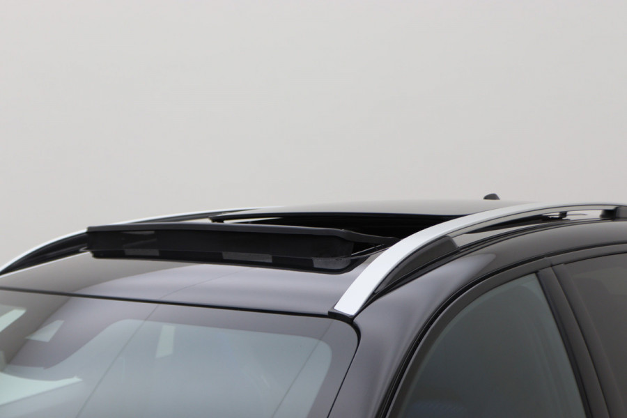 Lynk & Co 01 1.5 360° Camera, Panoramadak, Apple Carplay, ACC, Keyless, Zwarte hemel,, LED, 20''