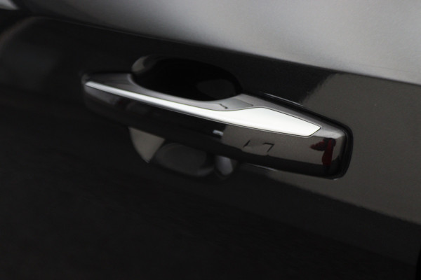 Lynk & Co 01 1.5 360° Camera, Panoramadak, Apple Carplay, ACC, Keyless, Zwarte hemel,, LED, 20''