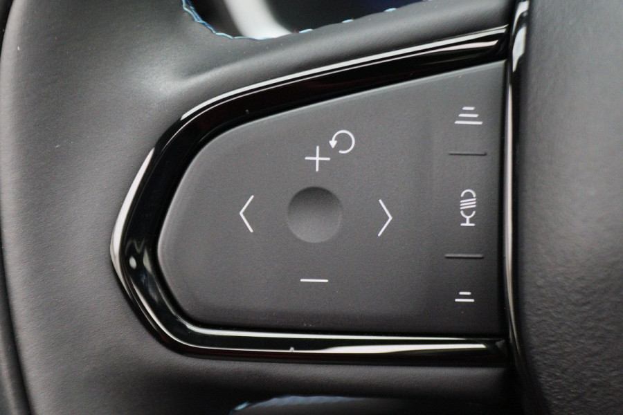 Lynk & Co 01 1.5 360° Camera, Panoramadak, Apple Carplay, ACC, Keyless, Zwarte hemel,, LED, 20''