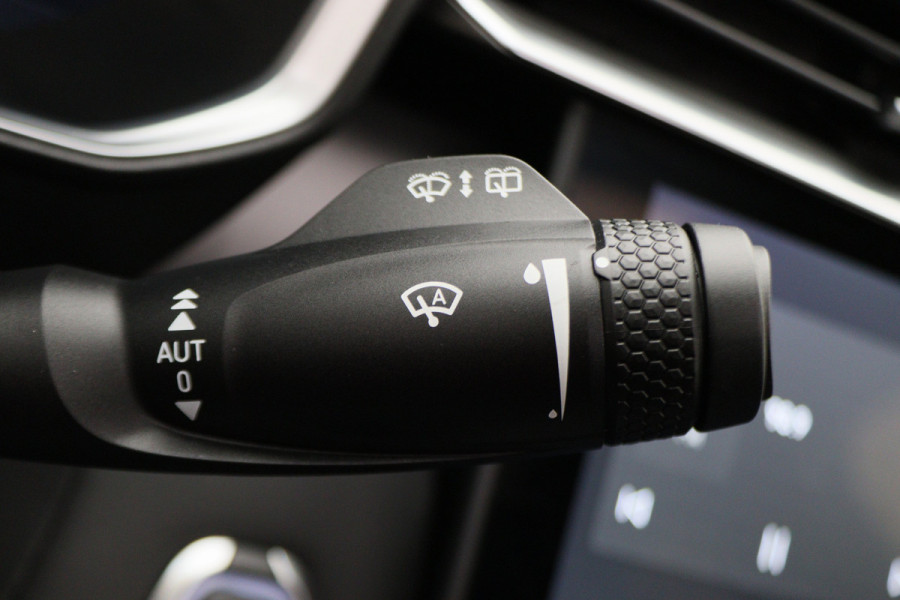 Lynk & Co 01 1.5 360° Camera, Panoramadak, Apple Carplay, ACC, Keyless, Zwarte hemel,, LED, 20''