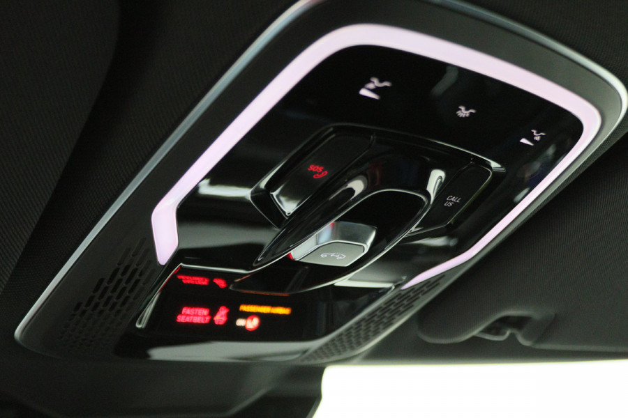 Lynk & Co 01 1.5 360° Camera, Panoramadak, Apple Carplay, ACC, Keyless, Zwarte hemel,, LED, 20''