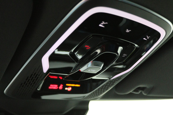Lynk & Co 01 1.5 360° Camera, Panoramadak, Apple Carplay, ACC, Keyless, Zwarte hemel,, LED, 20''