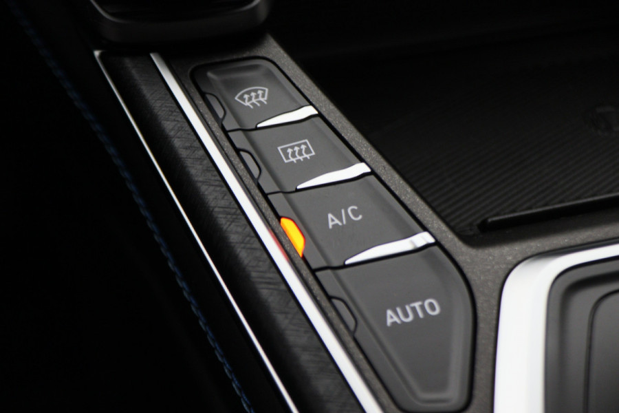Lynk & Co 01 1.5 360° Camera, Panoramadak, Apple Carplay, ACC, Keyless, Zwarte hemel,, LED, 20''