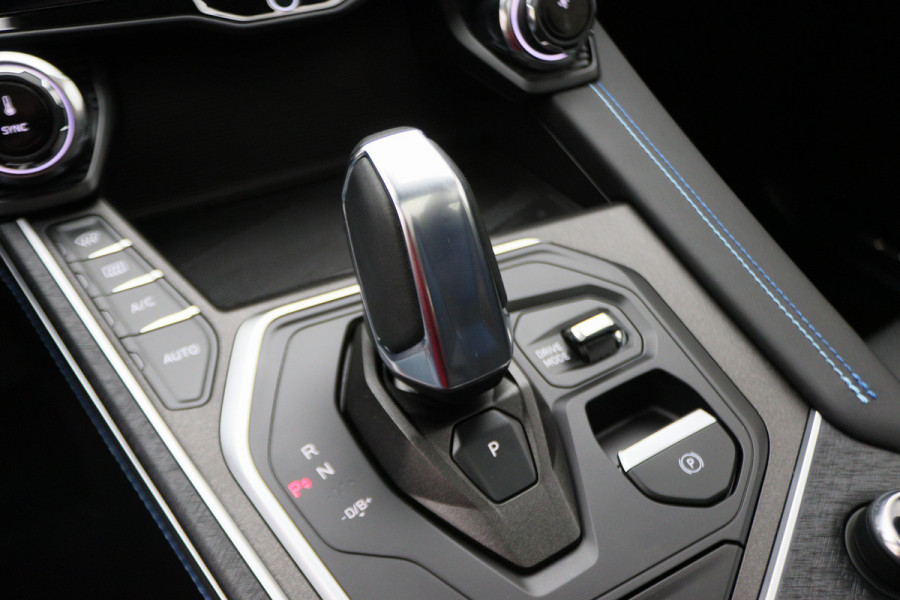 Lynk & Co 01 1.5 360° Camera, Panoramadak, Apple Carplay, ACC, Keyless, Zwarte hemel,, LED, 20''