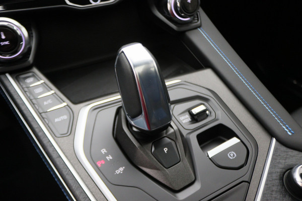 Lynk & Co 01 1.5 360° Camera, Panoramadak, Apple Carplay, ACC, Keyless, Zwarte hemel,, LED, 20''