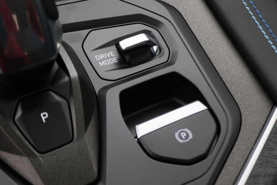 Lynk & Co 01 1.5 360° Camera, Panoramadak, Apple Carplay, ACC, Keyless, Zwarte hemel,, LED, 20''