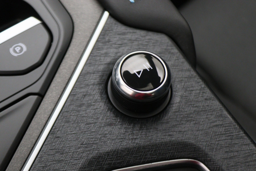 Lynk & Co 01 1.5 360° Camera, Panoramadak, Apple Carplay, ACC, Keyless, Zwarte hemel,, LED, 20''