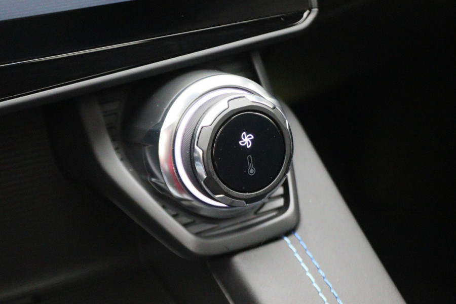 Lynk & Co 01 1.5 360° Camera, Panoramadak, Apple Carplay, ACC, Keyless, Zwarte hemel,, LED, 20''