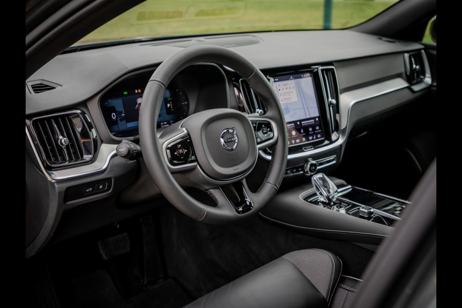 Volvo V60 2.0 T6 Plug-in hybrid AWD Plus Dark | Trekhaak | 360 Camera