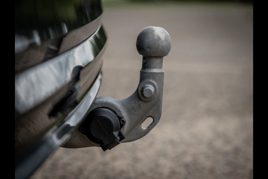 Volvo V60 2.0 T6 Plug-in hybrid AWD Plus Dark | Trekhaak | 360 Camera