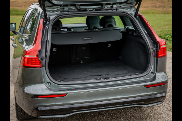 Volvo V60 2.0 T6 Plug-in hybrid AWD Plus Dark | Trekhaak | 360 Camera