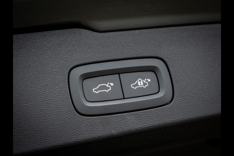 Volvo V60 2.0 T6 Plug-in hybrid AWD Plus Dark | Trekhaak | 360 Camera
