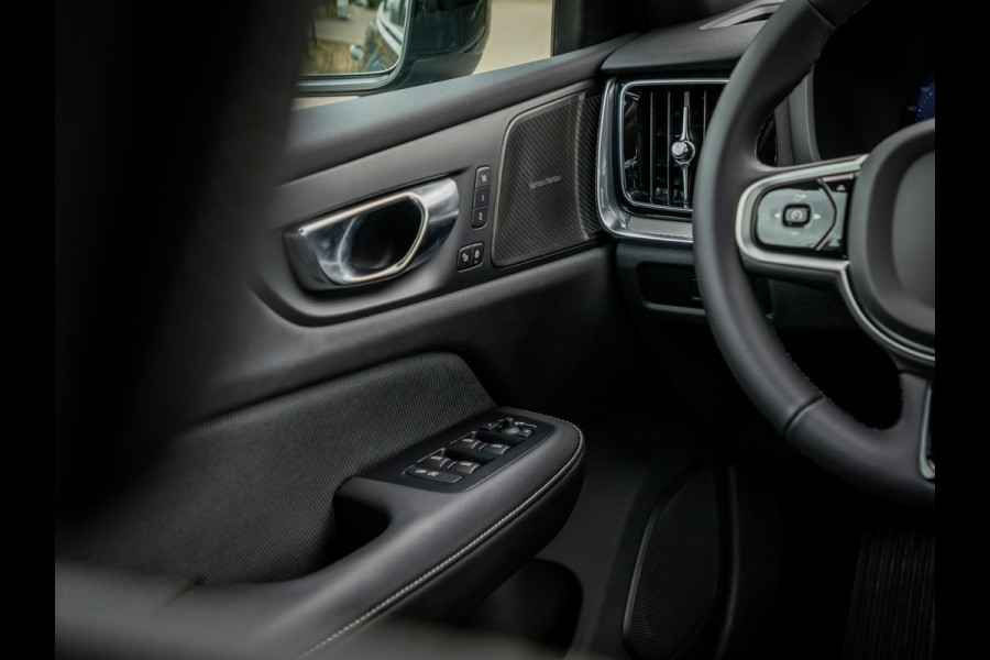 Volvo V60 2.0 T6 Plug-in hybrid AWD Plus Dark | Trekhaak | 360 Camera