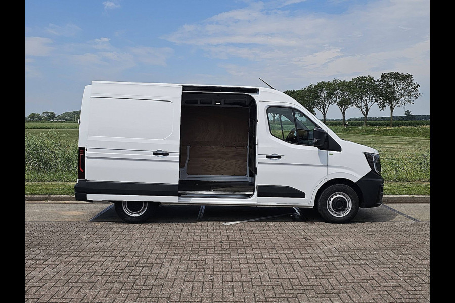 Renault Master T35 2.0 dCi 130 L2H2 Cruise control, Airco, Pdc, Carplay, Navi, Camera, 3,5t trekhaak, 3zits