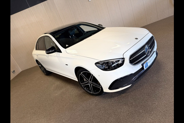 Mercedes-Benz E-Klasse 300e 4 Matic Avantgarde-PANORAMA-NIGHT-WIDESCREEN-CAMERA-SPOORPAKKET-COMPLEET