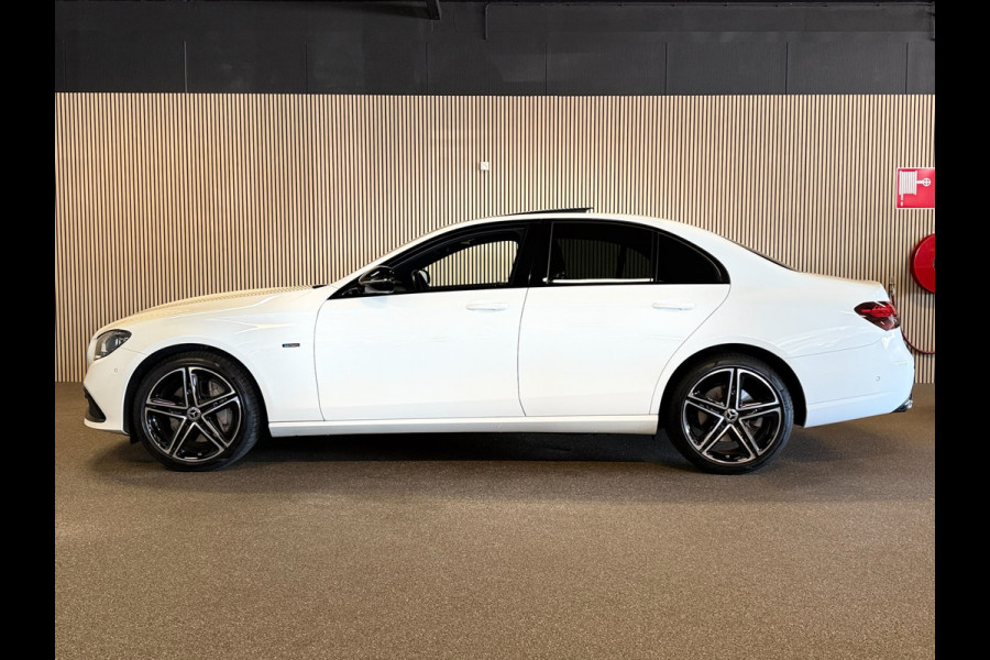 Mercedes-Benz E-Klasse 300e 4 Matic Avantgarde-PANORAMA-NIGHT-WIDESCREEN-CAMERA-SPOORPAKKET-COMPLEET