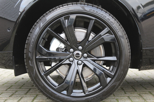 Volvo XC60 2.0 T6 Plug-in hybrid AWD Plus Black Edition | Panoramadak | H/K | Camera | Leder