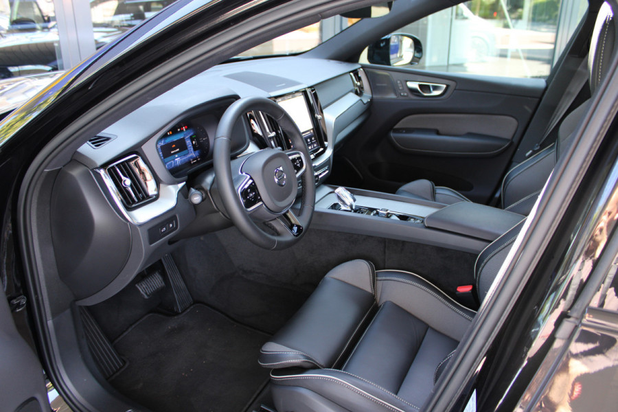 Volvo XC60 2.0 T6 Plug-in hybrid AWD Plus Black Edition | Panoramadak | H/K | Camera | Leder