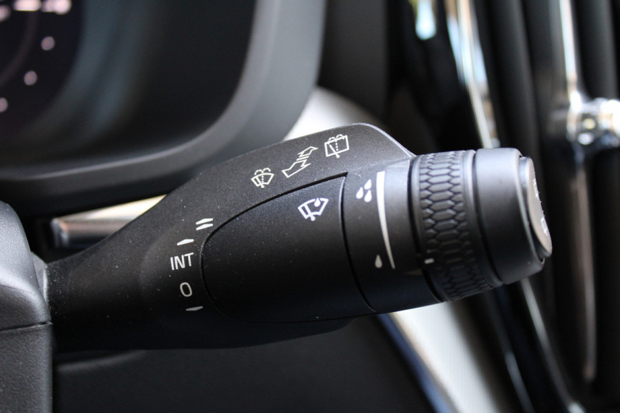 Volvo XC60 2.0 T6 Plug-in hybrid AWD Plus Black Edition | Panoramadak | H/K | Camera | Leder
